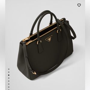 💎AUTHENTIC Large Prada Galleria Saffiano leather bag💎